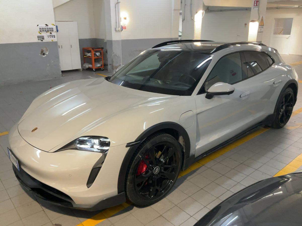 Porsche Taycan Cross Turismo 4S